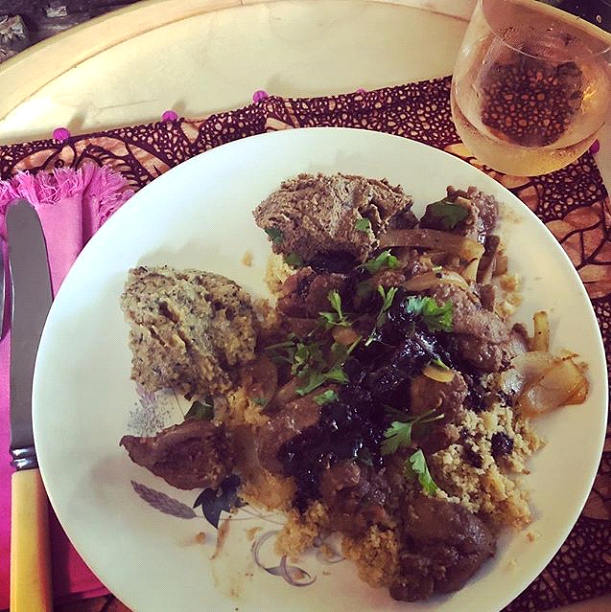 chicken livers with cauli-rice and roasted hummus